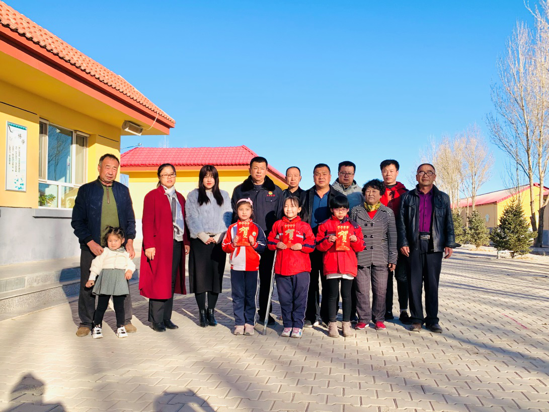 企业进校园，温情暖童心